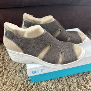 Bzees Women's Taupe Slip-On Daytona Wedge Sandals Size 11 Morel Color
